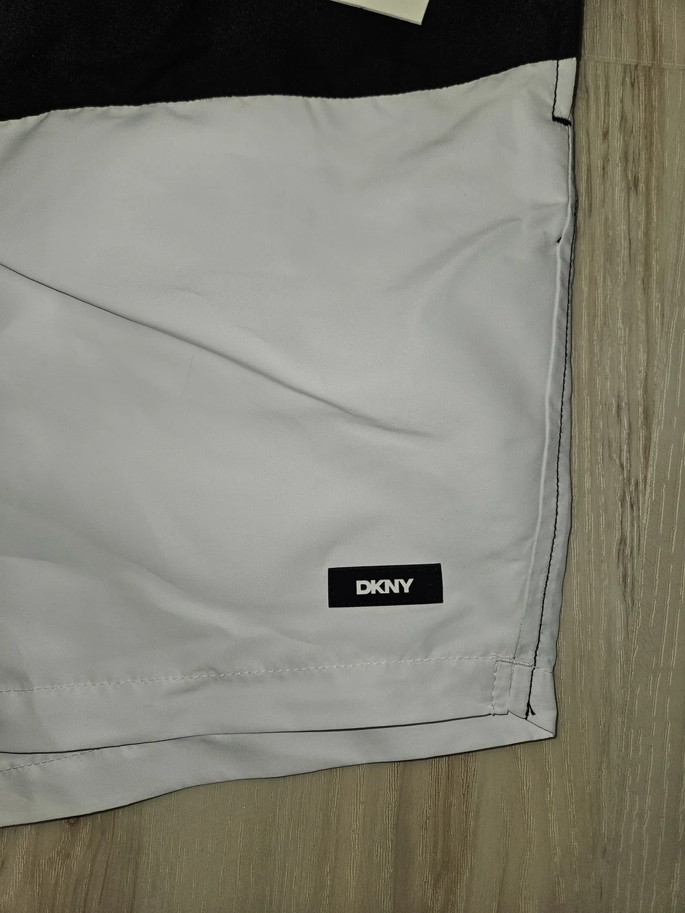 DKNY Mens XXL Black White Colorblock Quick Dry Volley Swim Trunks NWT UPF 40